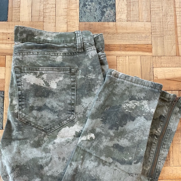 BGD Urban Outfitters Camo Skinny Jeans with Ankle Zippers - Picture 3 of 8